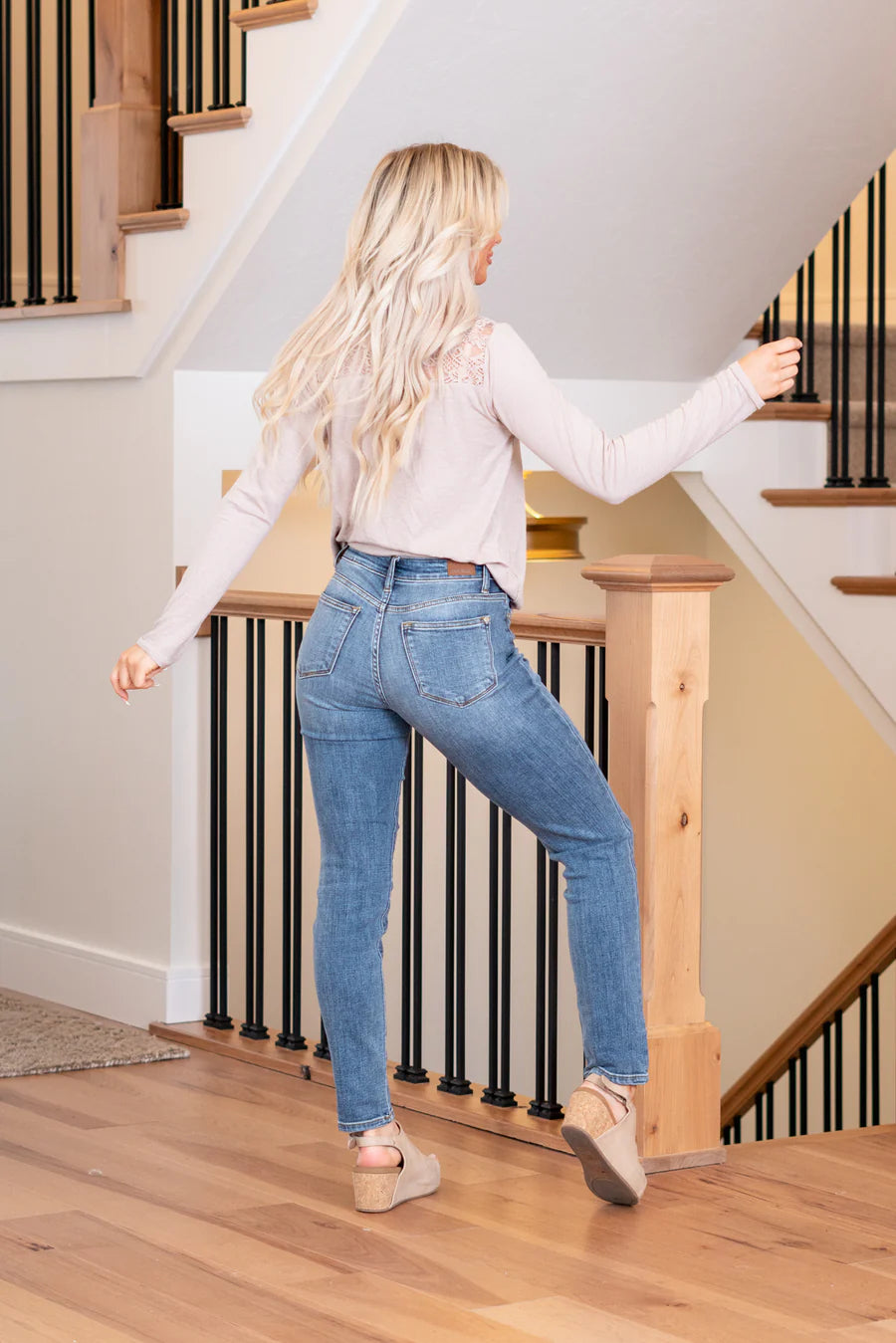 Mid Rise Handsand Classic Slim Fit