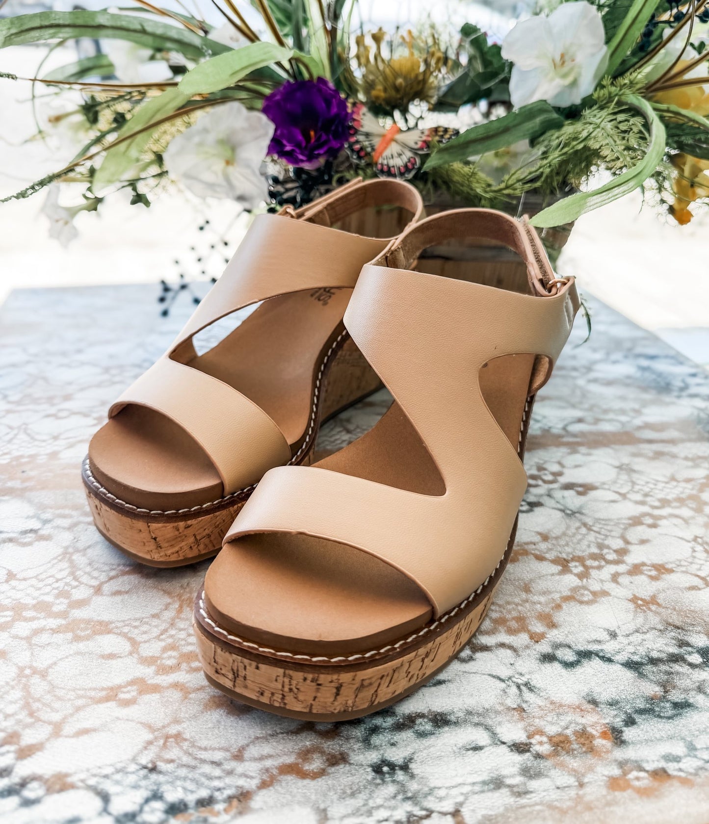 Corkys Steppin Out Wedge – Camel