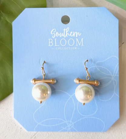 Magnolia Manor Pearl Earrings